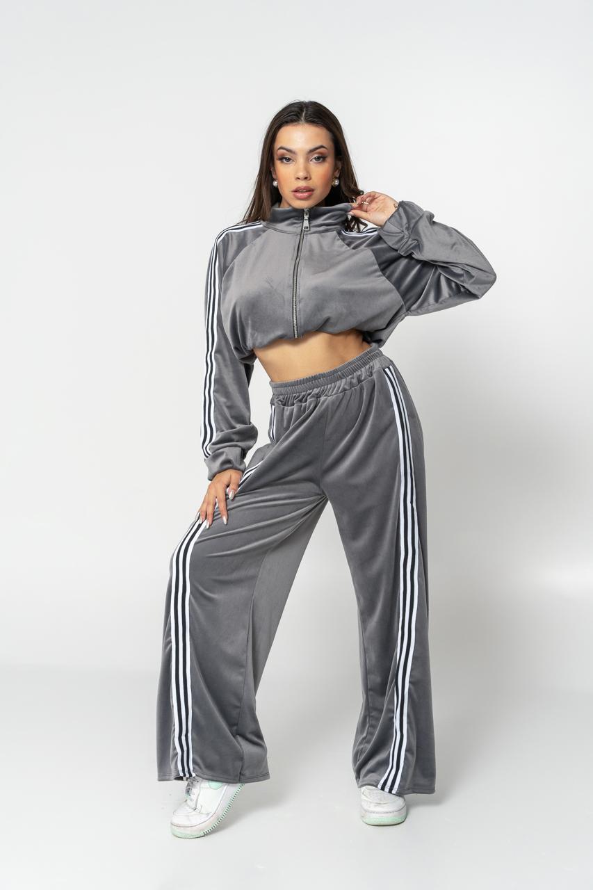 54BD12B2-3760-4592-B091-9B4B1BC7DB65 grey velvet lines set - Image 1