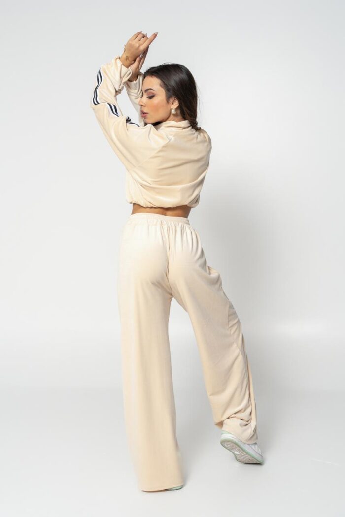 beige velvet lines set - Image 2