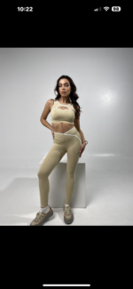 Lola’s hole beige set