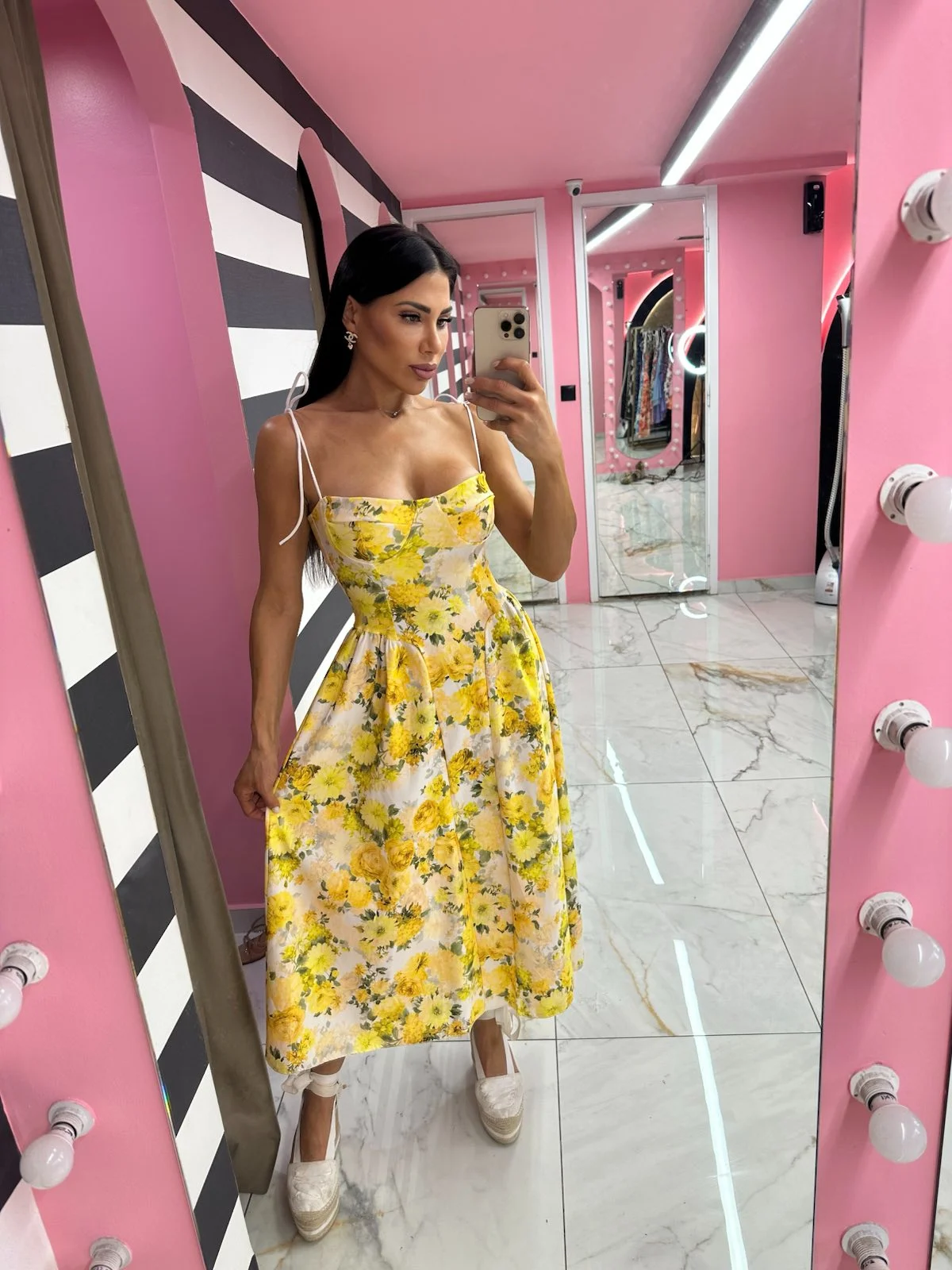 0-02-05-3de17f755b49358dd616a2b2078e0ee9f1bfc6958ec9e9a934e55ab42783025b_5851e399fa062efa Lorenzo Yellow - Image 1