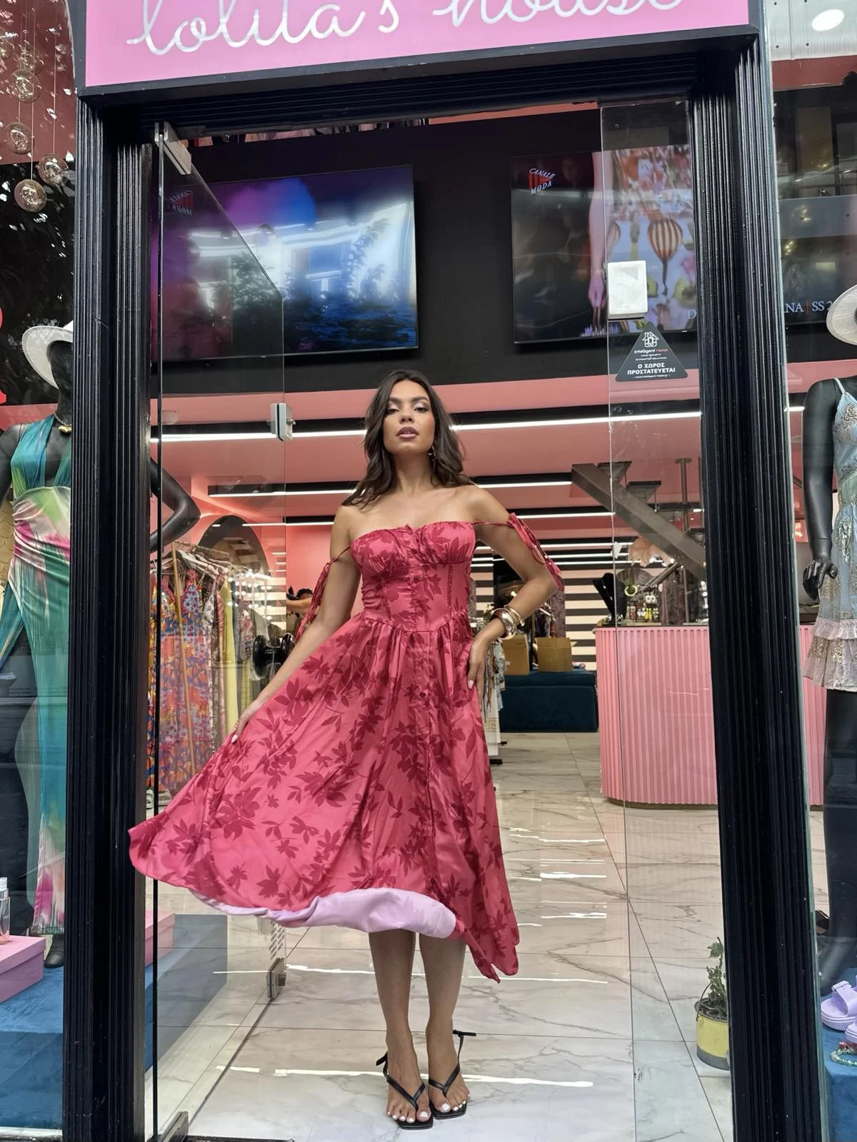 0-02-05-f598e56e66bf343278c61002b44b1e7bcc44e8d1baee8a916d28500b49bf4ce2_d4c2682077ff5b0a Elisa red dress - Image 1