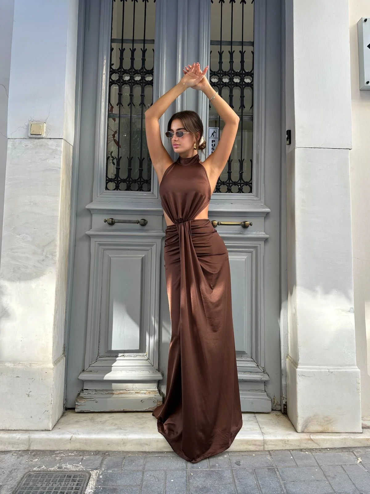 0-02-05-6a2cb15699b66ef94fc4759f0970a90920e63f08f18d3a112da9f603cbc7d9d2_223f0669c5c Divine Cut-Out Maxi – Καφέ - Image 1