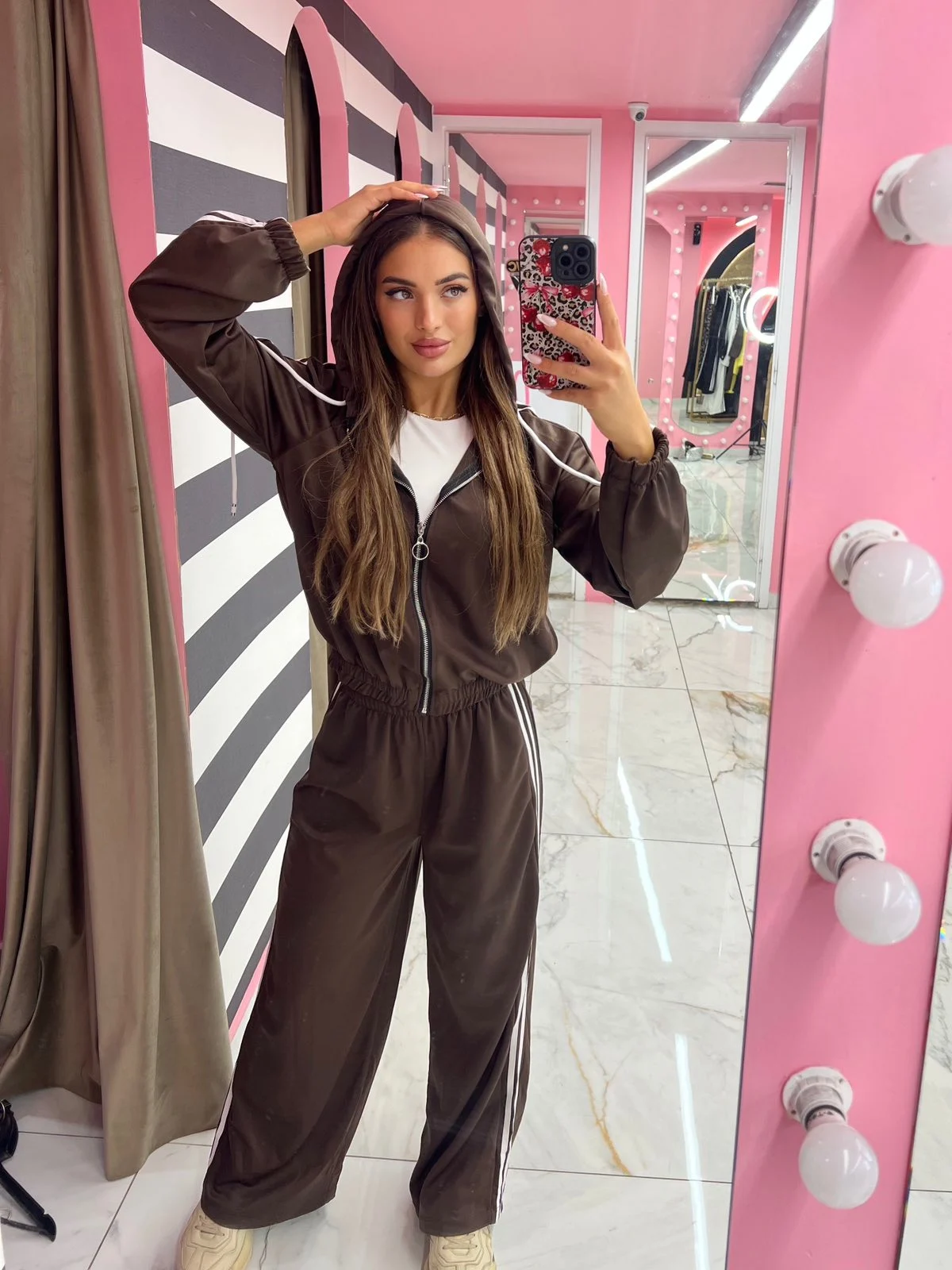 0-02-05-827b49890adfe0140d7a618d932df2739b078053f96cc3e19c0448a40047e972_22252ef1bd5 Sporty Mocha Brown Set - Image 1