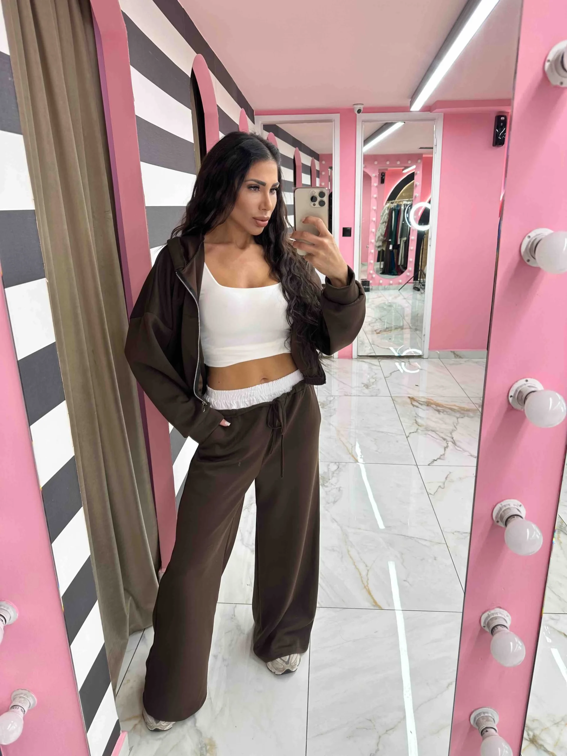 0-02-05-3be77700427469e035f9a61317cf2ba0e2552582b60c1746dd9baf486112af2c_222975596a2 Mocha Dream - Image 1