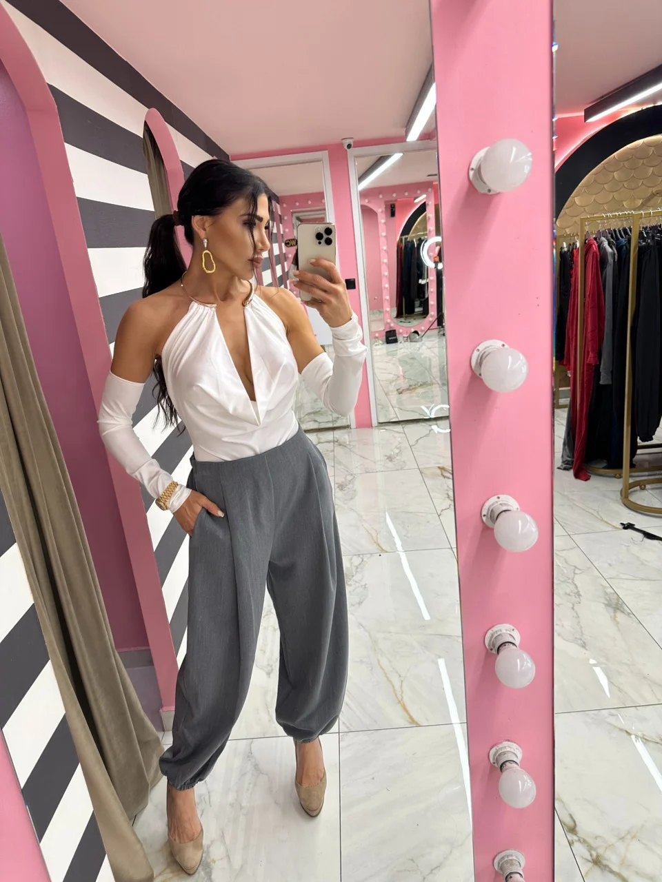 0-02-05-5ae7291a88f7684f8d79d0576ca2012f195a54c11303124b3a72cb812acb2753_2229f5038d8 Urban Grey - Image 1