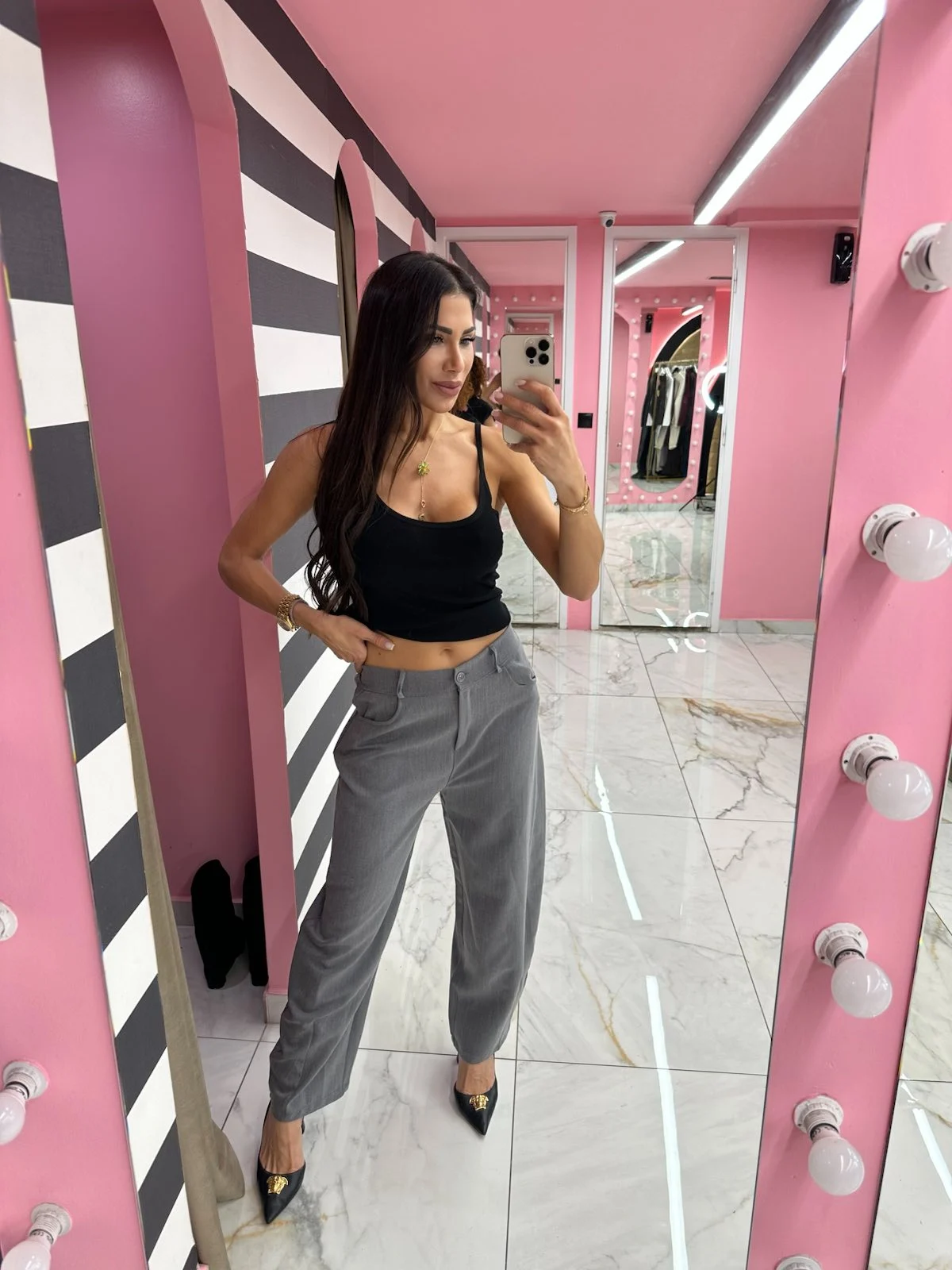 0-02-05-b0ee158ee17c620c319f2df2d742d33bc9d8326756fcdad21860bfcb68b706e4_22277489361 Grey Elegance - Image 1