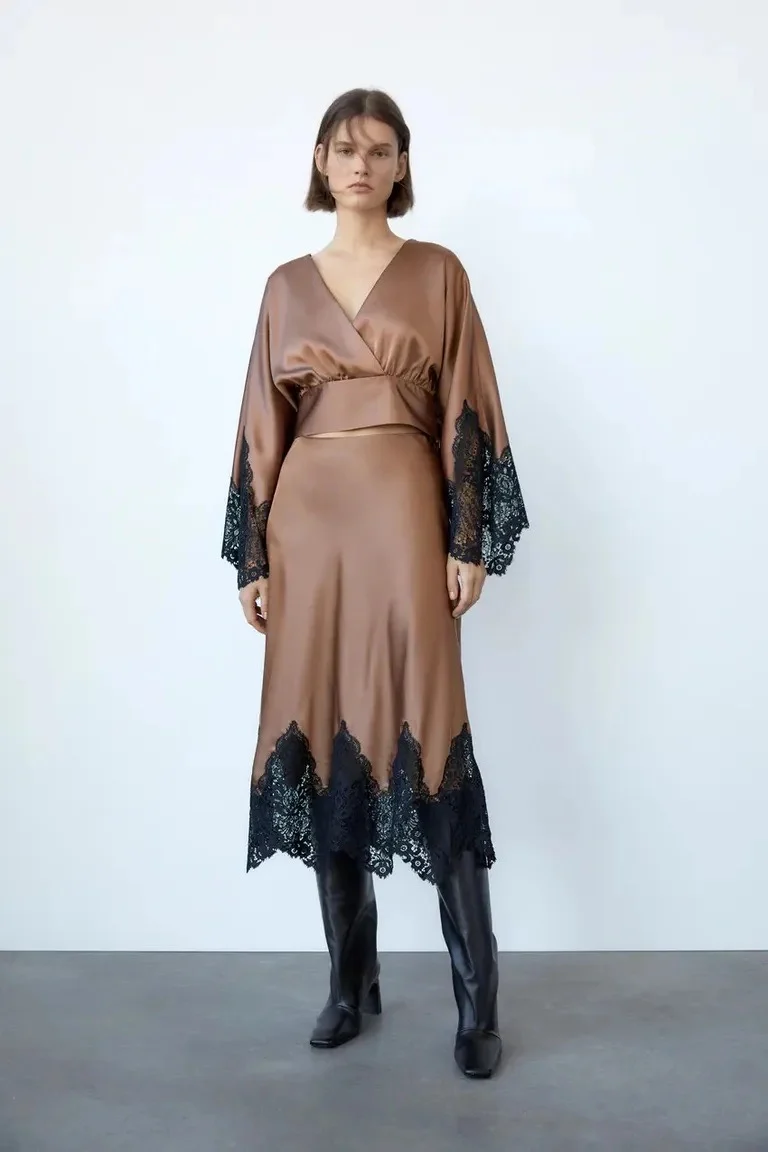 0-02-05-b480eb43e7cddc2540a438a67ca4ebfa8dea2955decc6538bf09a62e134cc443_22277a823da Satin Lace Evening Set - Image 1