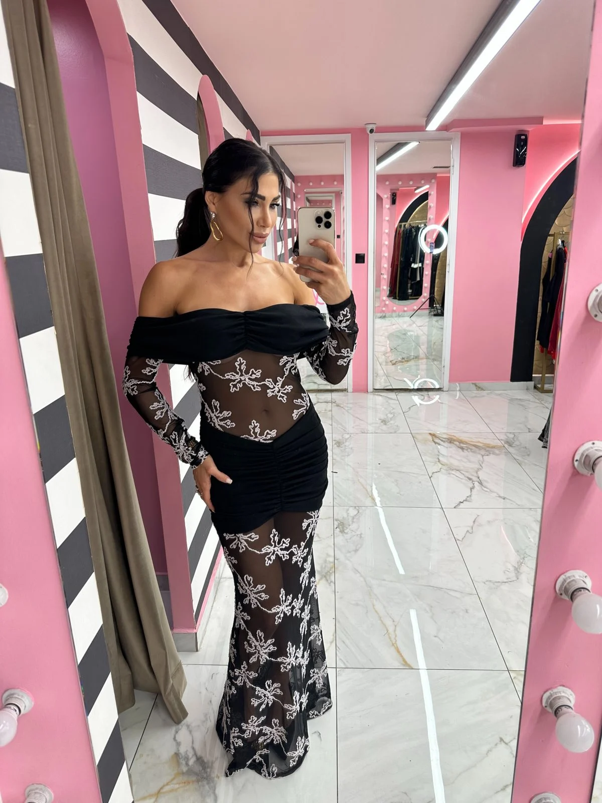 0-02-05-e8440367fcd9c8a61c35ea489c308fa03183685ce45cdde59c4c997d297d0741_2229f2b8dad White Floral Drama - Image 1