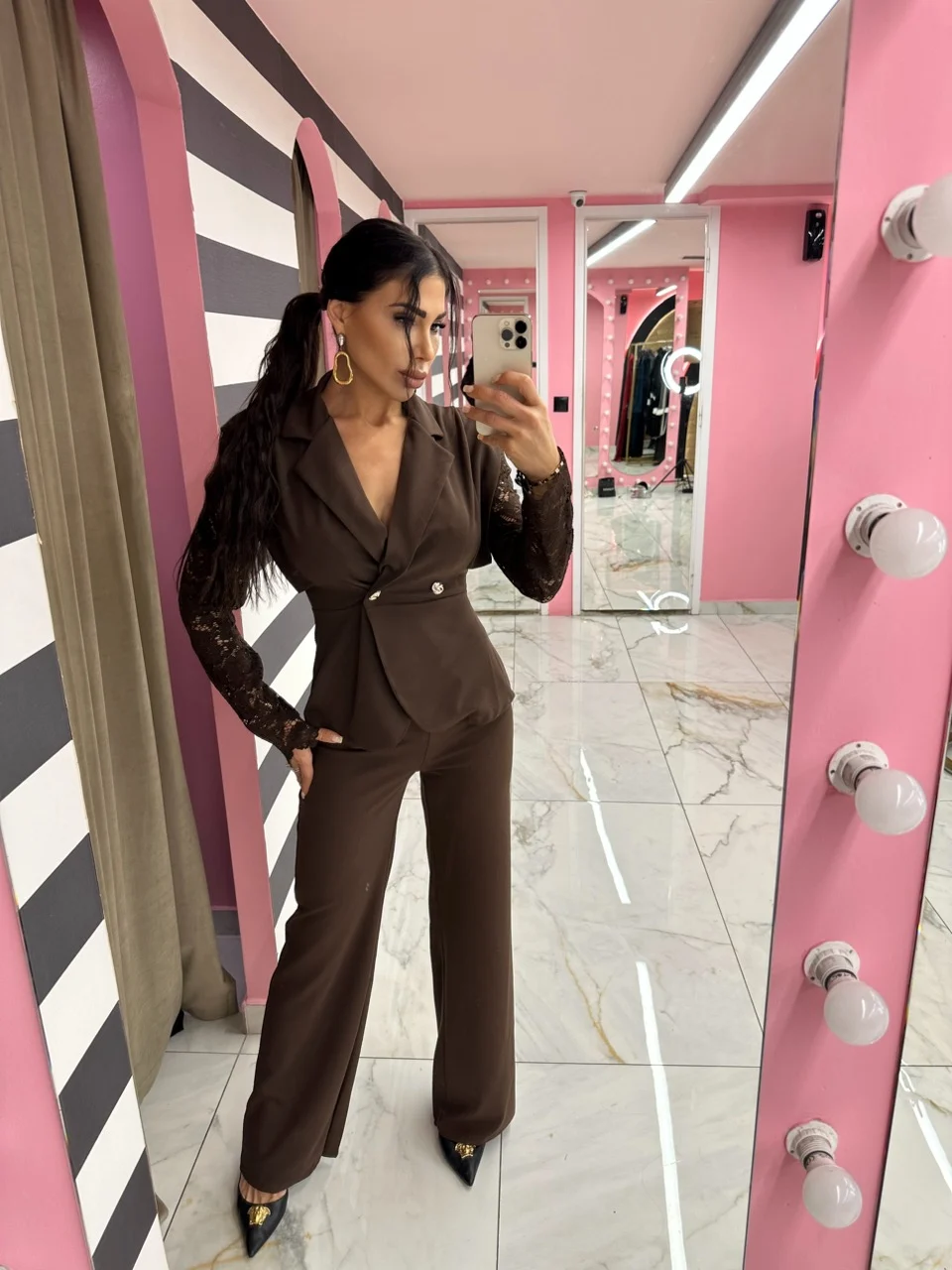 0-02-05-f2cd64dd35165e9dc37cc83cc0a0befdc5f78c56caeb12b45e45f57baa097a74_2229fa8fe67 Chocolate Elegance - Image 1