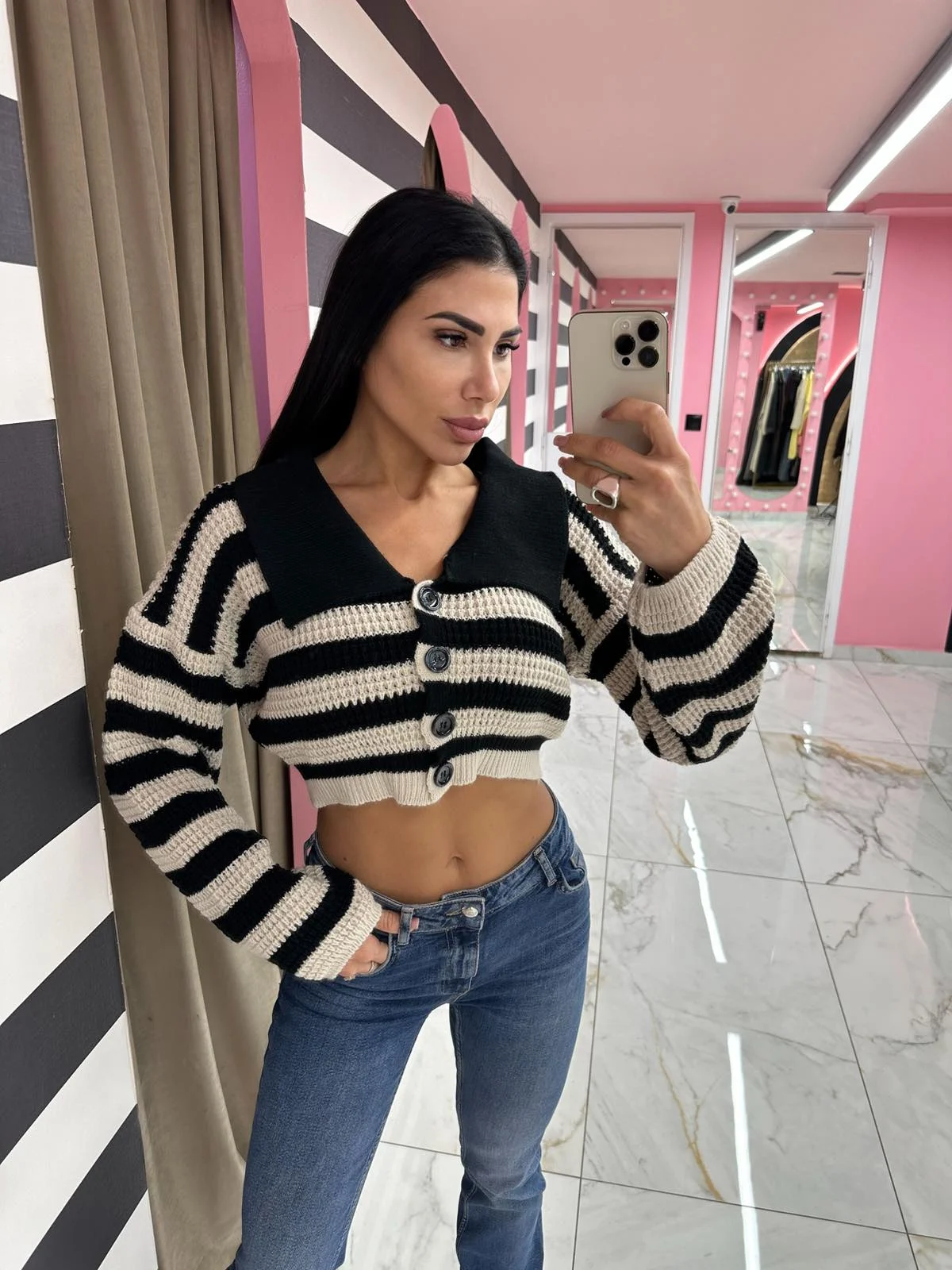 0-02-05-22c54565d7f70e35968802b36ebf5694fa3c3353c25878330ca9d4c1399e1d9c_21df70a08c2 Striped Chic Cardigan – Μαύρο / Εκρού - Image 1