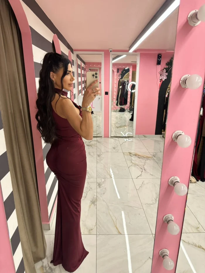 Maxi Dress με Πούλιες – Μπορντό - Image 2