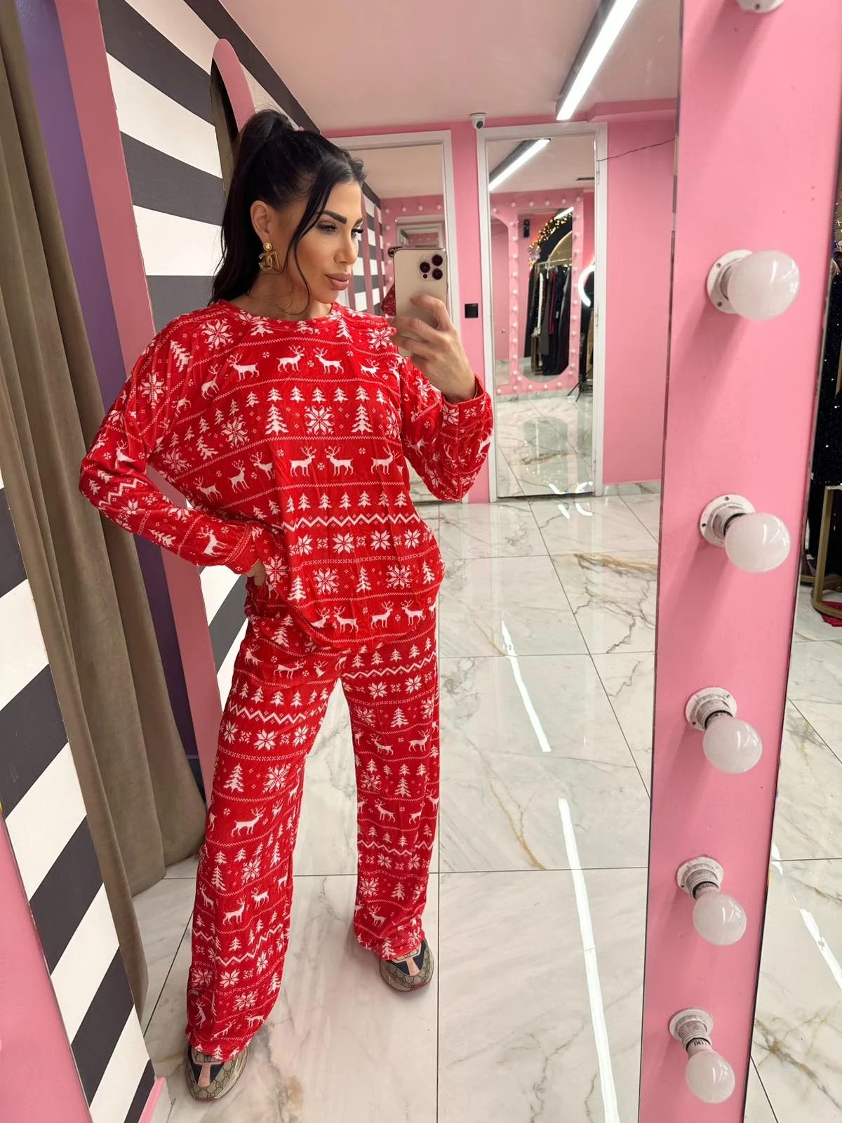 0-02-05-942cd0715cfd042f66112b6e7a69ec596c03edd5e3301dbd20706ea401b699ce_2228f06b9d0 Red Festive Cozy Set - Image 1