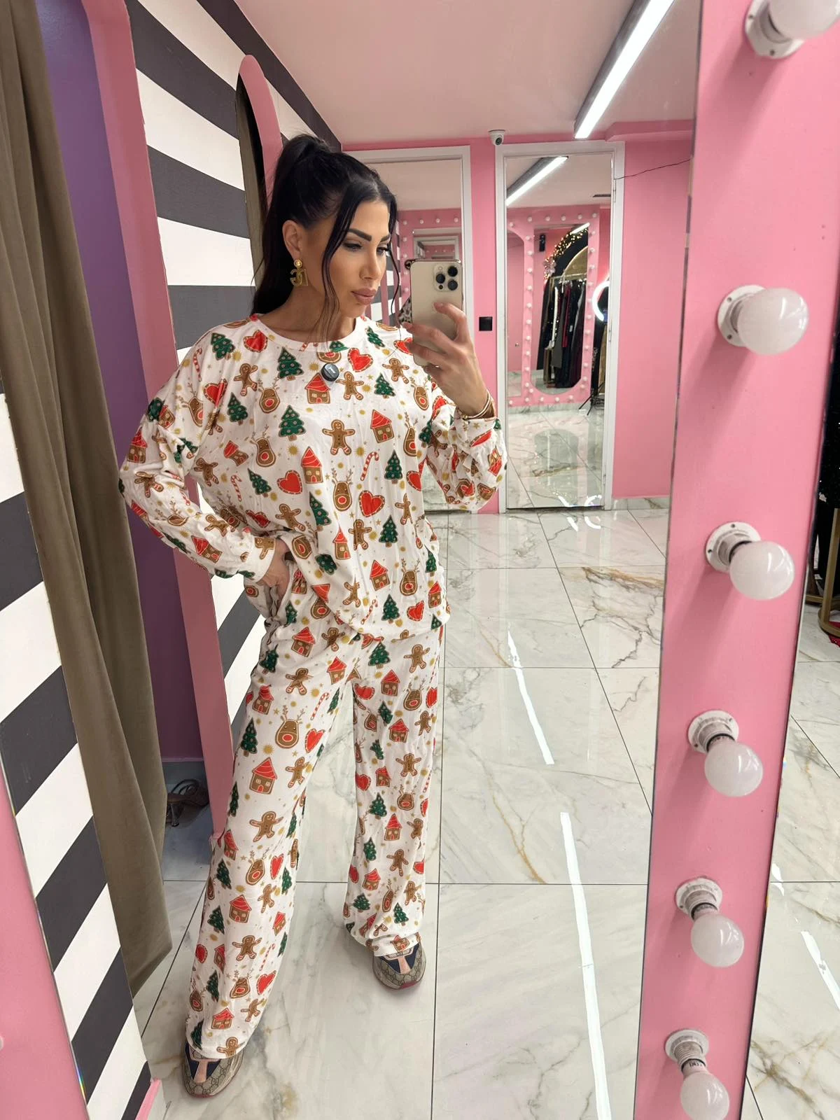 0-02-05-eb54efc3ca6034d307cd4dd4af34cea9a2292434a172e158d891f093d6df9e4b_2228f06541c Gingerbread Dream White - Image 1