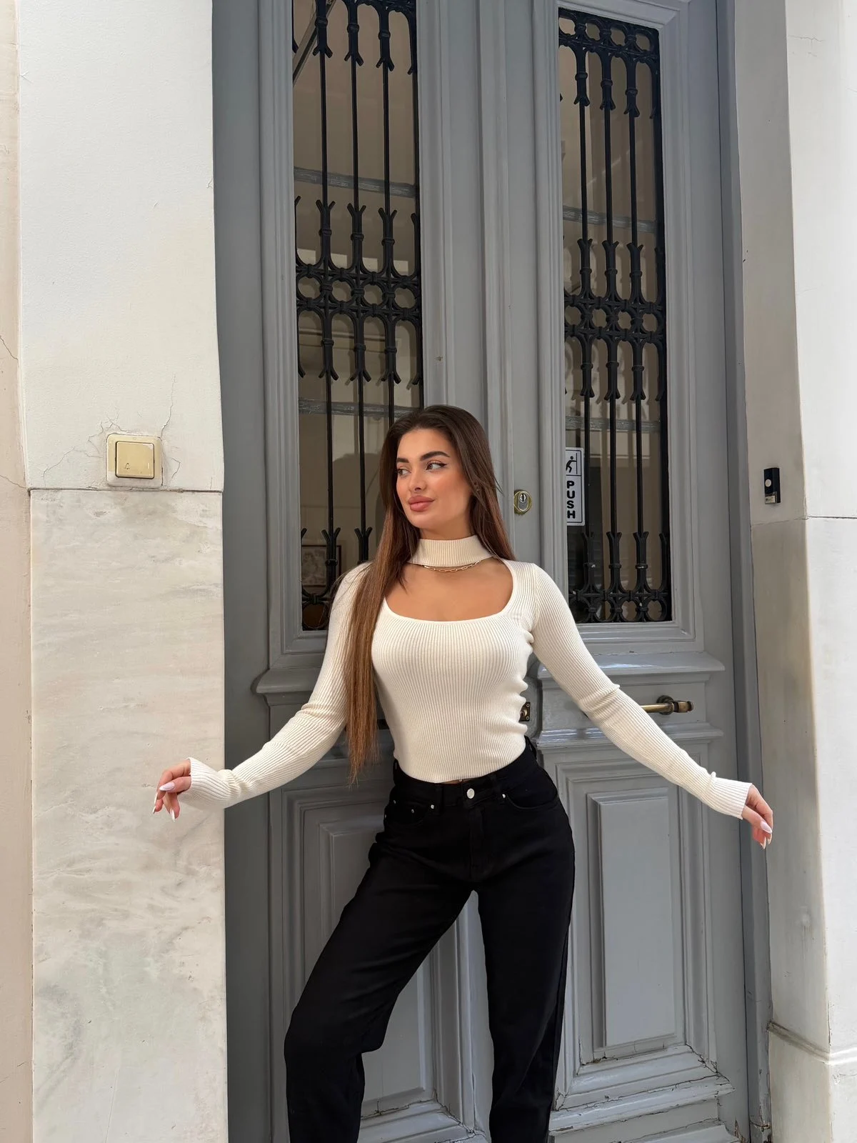 0-02-05-172cfd8dfa340058efff8e380416faebc5f6cc38dcf77eb5888712575353e8fe_223fef14345 Ivory Line - Image 1