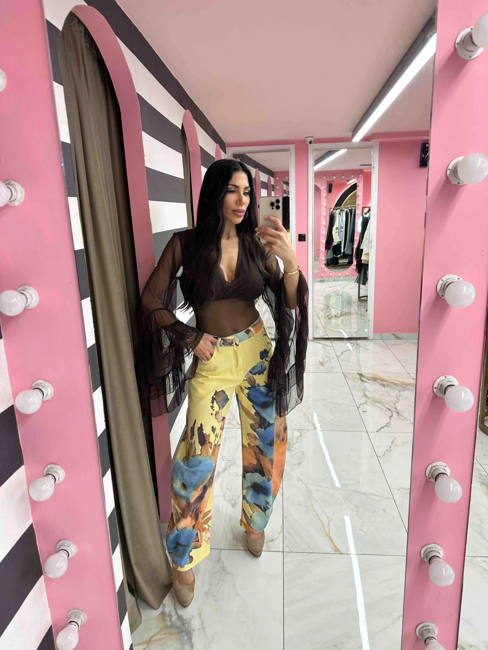 0-02-05-592c99cfaac7146c54ab4fa2e51d7efbf1e0352ec4b1c6ec6b5bcb6e21585ed0_22047dc6803 Bloom Art Jeans - Image 1