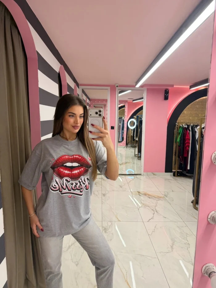 Kiss Me Tee - Image 2