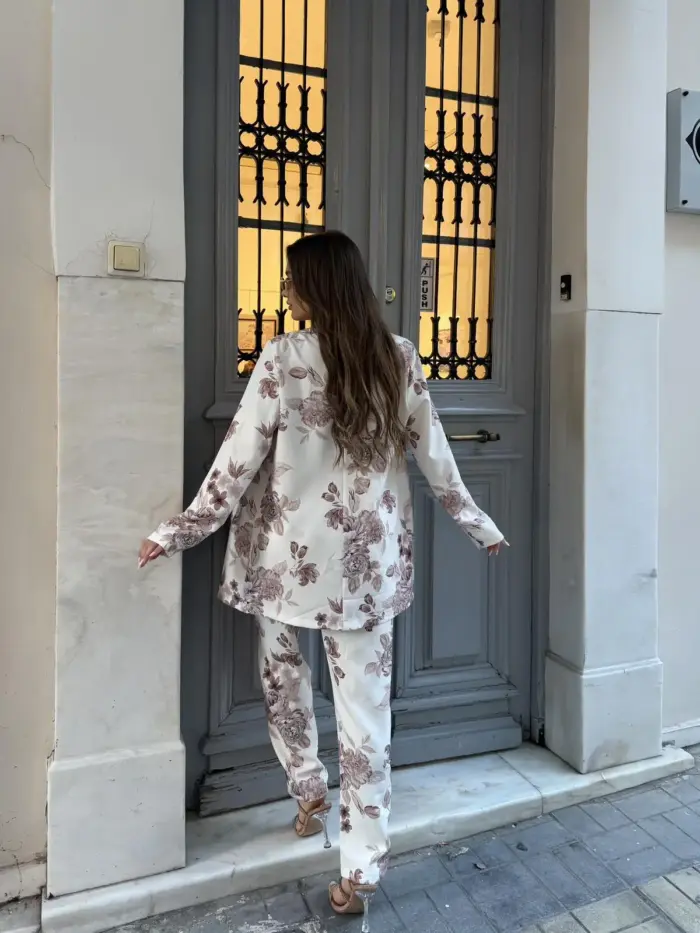 Floral Chic Suit - Image 4