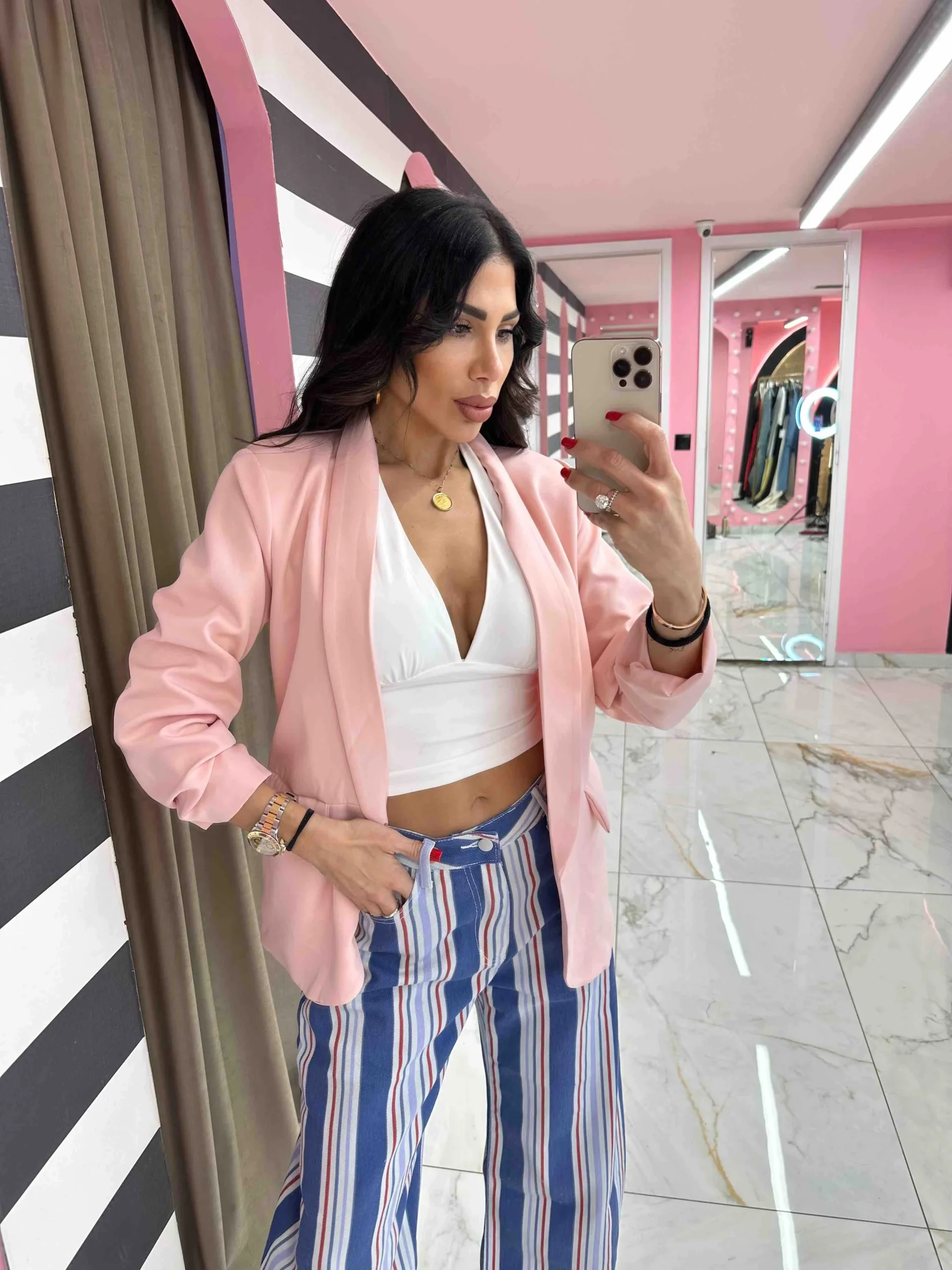 0-02-05-8a29375388bdb565006d76acd1f791bbffd137cacdbd9d488dc2fdbc3a082979_220eda108e9 Elegant Glow Jacket - Image 1