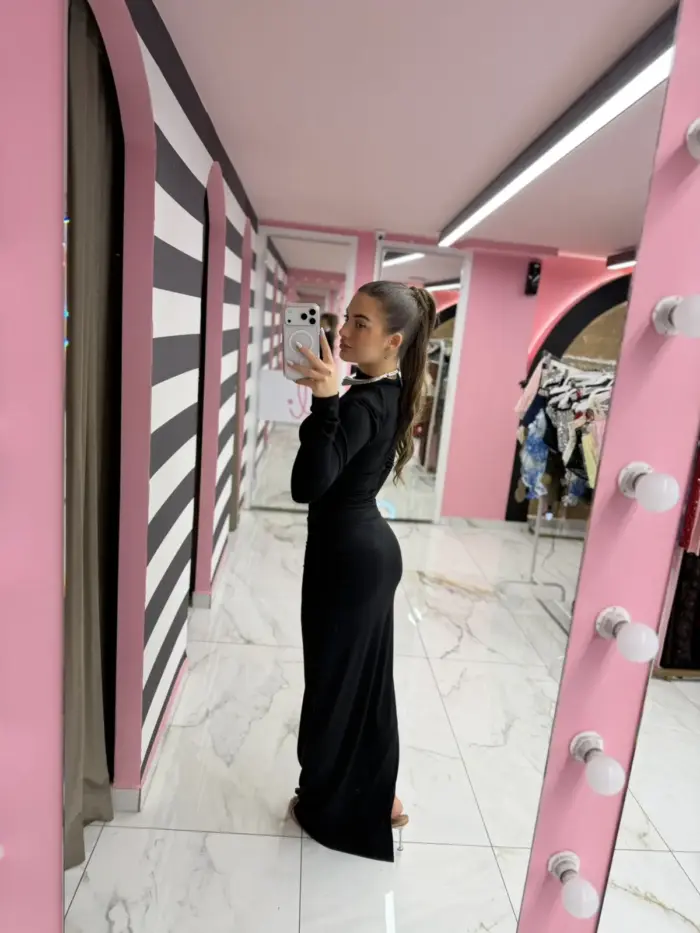 Elegant Noir Dress - Image 2