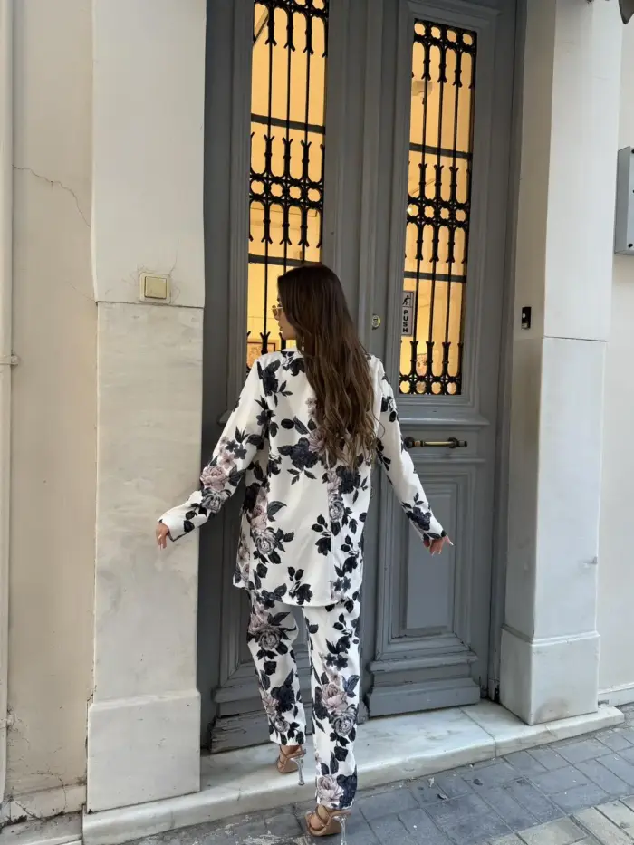 Floral Chic Suit - Image 6